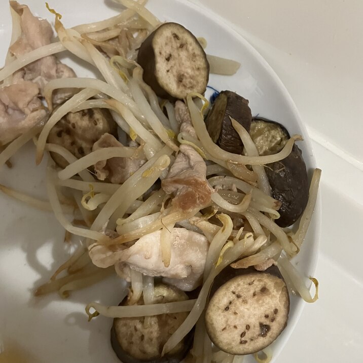 あっさり醤油なすと豚肉ともやし炒め